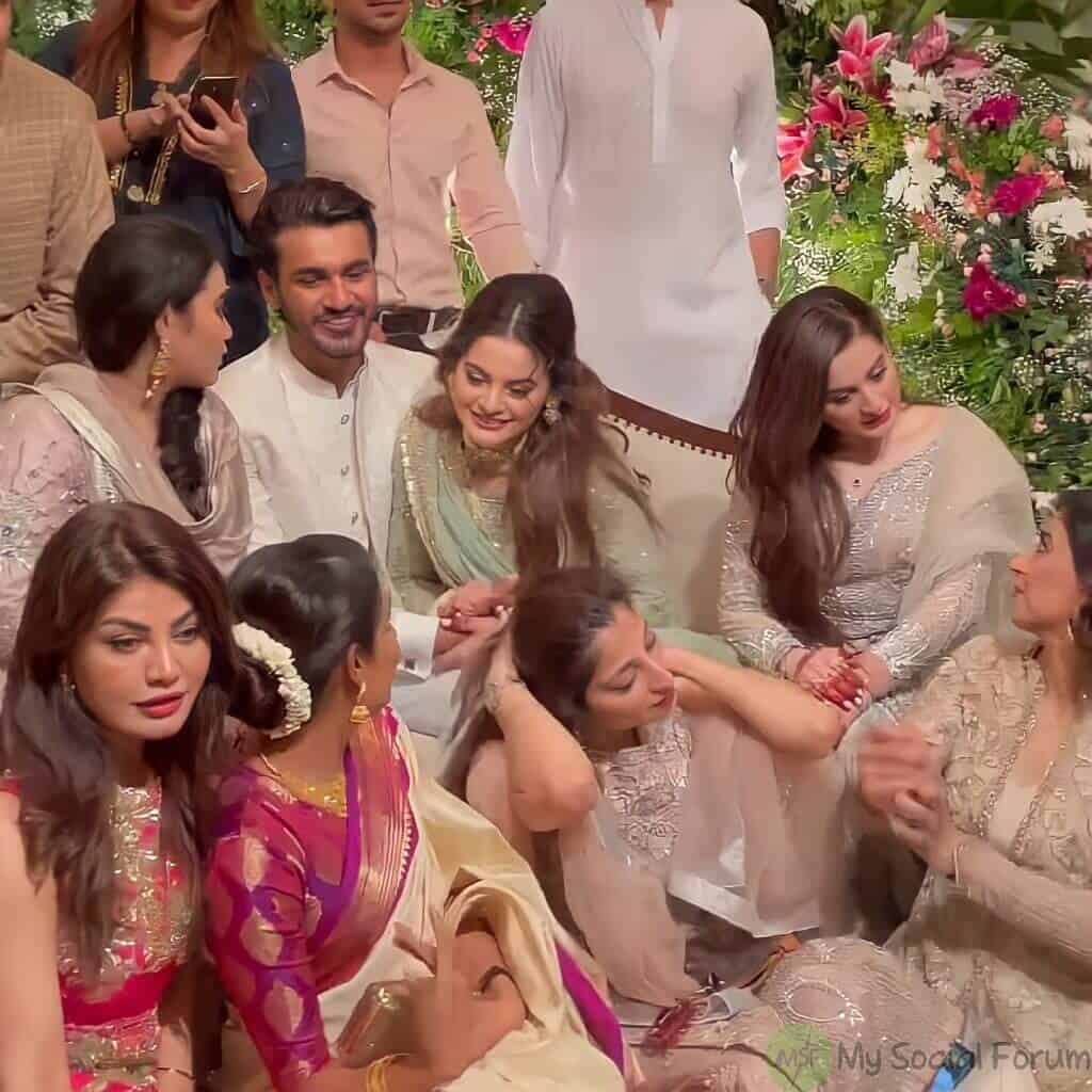 Beautiful Pics of Minal Khan’s Engagement With Her Family