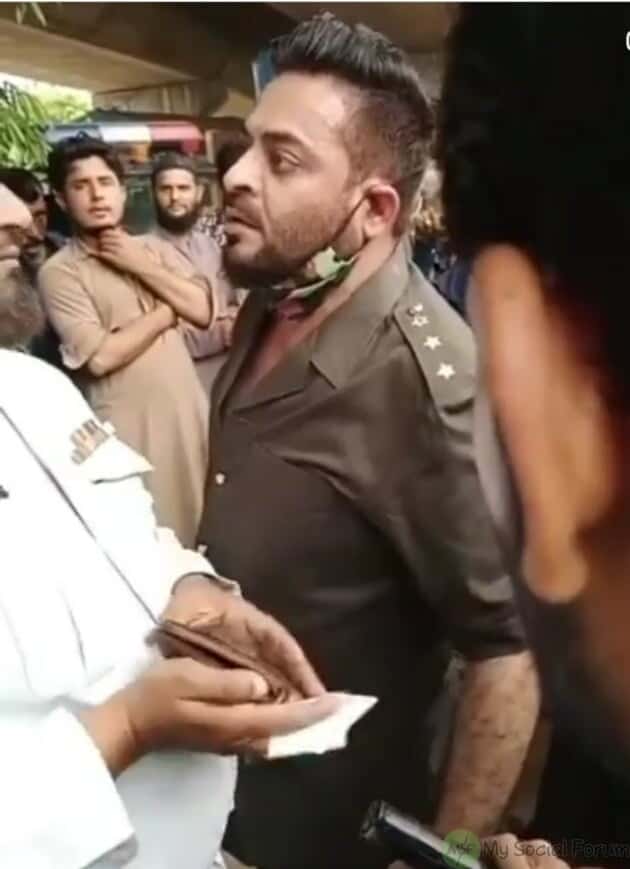 Aamir Liaquat Blasts Traffic Warden